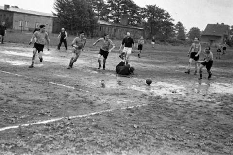 ARH NL Dierssen 1283/0032, Acella?-Fußballspiel, Hannover, 1954