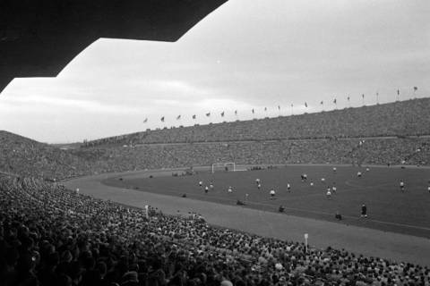 ARH NL Dierssen 1292/0003, Fußball-Länderspiel Deutschland gegen Frankreich im Niedersachsenstadion, Hannover, 1954
