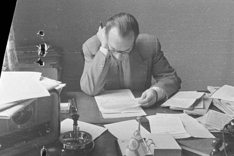 ARH NL Dierssen 1292/0012, Versuchsaufnahme im Büro, Hannover, 1954