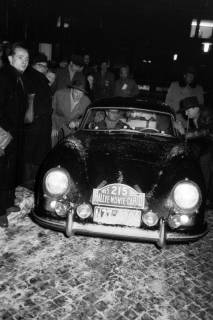 ARH NL Dierssen 1299/0021, Kontrolle beim Rallye Monte Carlo, Hannover, 1955