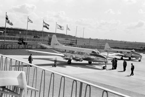 ARH NL Dierssen 1305/0025, Britische Flugzeuge, Hannover, 1955