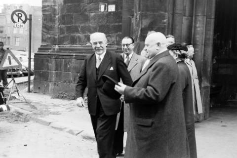 ARH NL Dierssen 1308/0003, Kirchgang nach Landtagswahl: Hinrich Wilhelm Kopf, Hannover, 1955