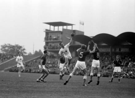 ARH NL Dierssen 1311/0031, Feldhandball-WM: BR Deutschland gegen Norwegen, Hannover, 1955