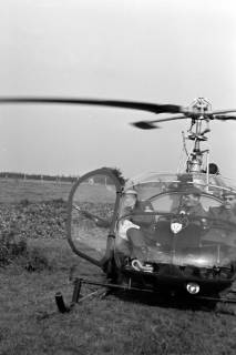 ARH NL Dierssen 1339/0001, Manöver Bundesgrenzschutz: Hubschrauber, Mandelsloh, 1955