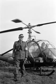 ARH NL Dierssen 1339/0004, Manöver Bundesgrenzschutz: Hubschrauber, Mandelsloh, 1955