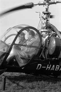ARH NL Dierssen 1339/0009, Manöver Bundesgrenzschutz: Hubschrauber, Mandelsloh, 1955