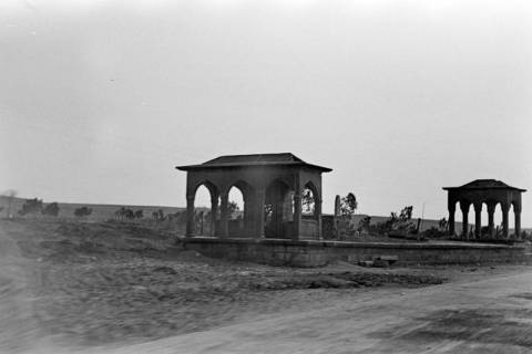 ARH NL Dierssen 1347/0032, Blick aus dem Wagen auf die Landschaft und Gemäuer, Türkei, 1956