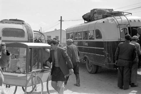 ARH NL Dierssen 1347/0039, Straßenbild mit Menschen und Autos, Babaeski, 1956