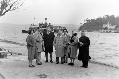 ARH NL Dierssen 1348/0023, Gruppenbild (von links: Elly Dierssen, Tietsch, Amand (Düsseldorf), Reshat, Ali, Barbara, Ekrem), Istanbul, 1956