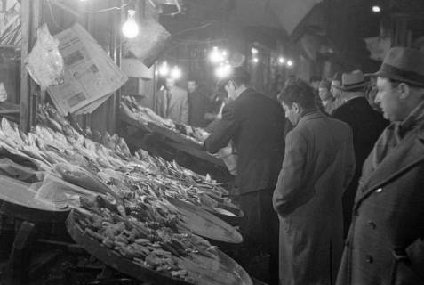 ARH NL Dierssen 1349/0033, Lebensmittelverkauf bei Nacht, Istanbul, 1956