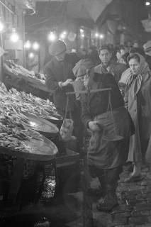 ARH NL Dierssen 1349/0034, Lebensmittelverkauf bei Nacht, Istanbul, 1956