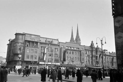 ARH NL Dierssen 1352/0035, Marktplatz mit der Kathedrale im Hintergrund, Zagreb, 1956