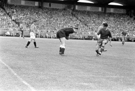 ARH NL Dierssen 1356/0022, Deutsche Fußballmeisterschaft 1955/56: Hannover 96 gegen FC Kaiserslautern, Hannover, 1956