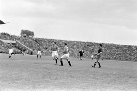 ARH NL Dierssen 1356/0023, Deutsche Fußballmeisterschaft 1955/56: Hannover 96 gegen FC Kaiserslautern, Hannover, 1956