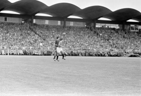 ARH NL Dierssen 1356/0032, Deutsche Fußballmeisterschaft 1955/56: Hannover 96 gegen FC Kaiserslautern, Hannover, 1956