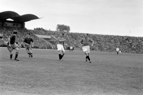 ARH NL Dierssen 1357/0003, Deutsche Fußballmeisterschaft 1955/56: Hannover 96 gegen FC Kaiserslautern, Hannover, 1956