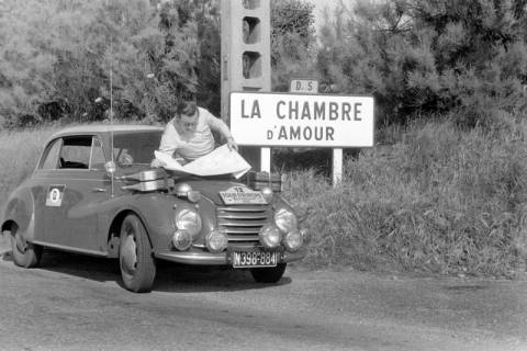 ARH NL Dierssen 1361/0024, Tour d'Europe: La Chambre d'Amour Verkehrsschild, Biarritz, 1956