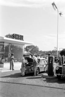 ARH NL Dierssen 1362/0028, Tour d'Europe: Tankstelle, Lissabon?, 1956