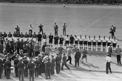 ARH NL Dierssen 1366/0036, Fußballspiel im Niedersachsenstadion, Hannover, 1956