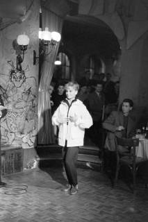 ARH NL Dierssen 1370/0003, Modenschau in der Bar "Tabu", Hannover, 1956