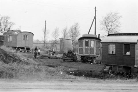 ARH NL Dierssen 1378/0008, "Zigeuner" "terrorisieren" Dorf, Tweelbäke, 1957