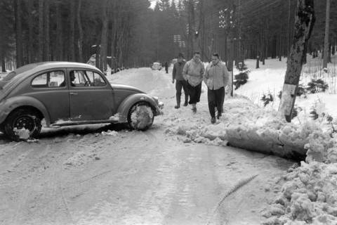 ARH NL Dierssen 1378/0021, Unfall in der Zonengrenzlandschaft, Braunlage, 1957