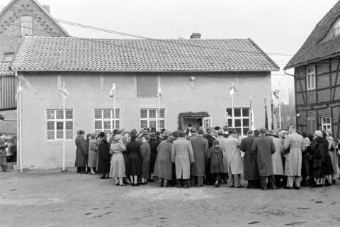 ARH NL Dierssen 1380/0002, Einweihung der St. Hedwig? Kapelle, Völksen, 1957