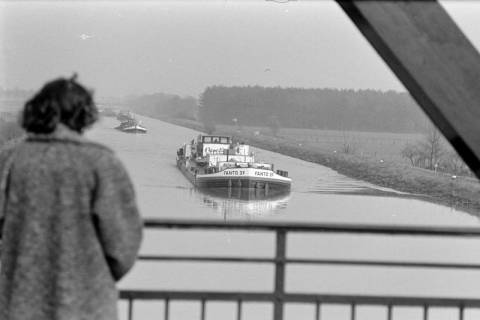 ARH NL Dierssen 1382/0030, Schiffe auf dem Mittellandkanal, Sachsenhagen, 1957
