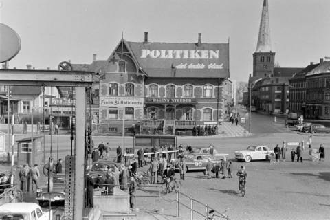 ARH NL Dierssen 1385/0017, Caltex Economy-Test: Blick von der Fähre auf die Stadt, Kopenhagen, 1957