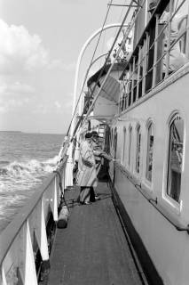 ARH NL Dierssen 1390/0029, Dampferfahrt der Presse-Konferenz: An Bord, Elbe, 1957