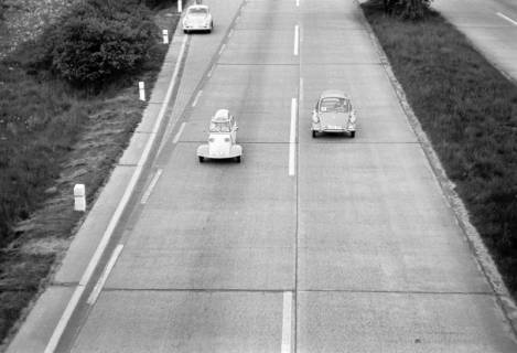 ARH NL Dierssen 1391/0016, ADAC-Kleinwagen-Wettbewerb auf der Autobahn, Sievershausen, 1957