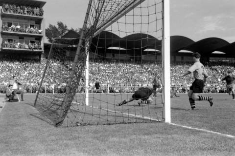 ARH NL Dierssen 1393/0018, Fußballspiel im Niedersachsenstadion, Hannover, 1957