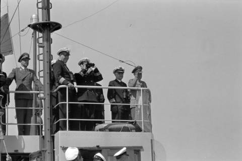 ARH NL Dierssen 1395/0020, Marinemanöver: An Bord, Kiel, 1957