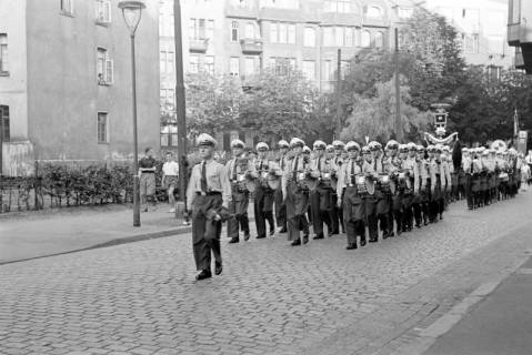 ARH NL Dierssen 1396/0006, Polizeisportverein beim Schützenfest, Hannover, 1957