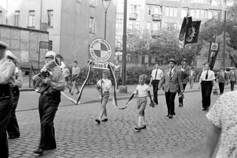 ARH NL Dierssen 1396/0008, Polizeisportverein beim Schützenfest, Hannover, 1957