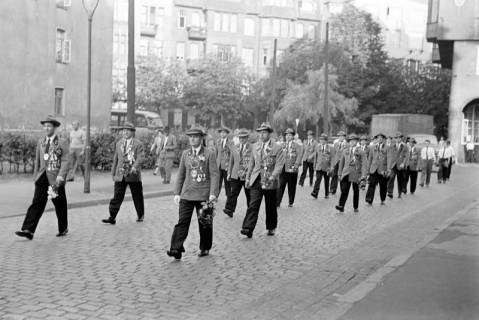 ARH NL Dierssen 1396/0009, Polizeisportverein beim Schützenfest, Hannover, 1957