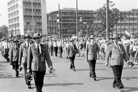 ARH NL Dierssen 1397/0028, Polizeisportverein beim Schützenausmarsch, Hannover, 1957