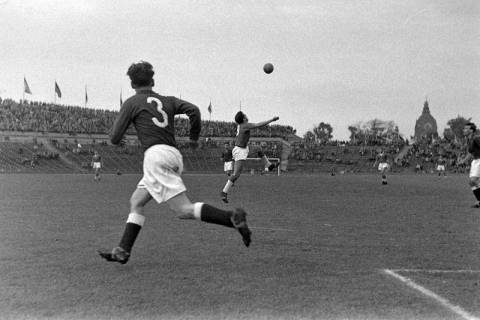 ARH NL Dierssen 1398/0015, Fußballspiel im Niedersachsenstadion, Hannover, 1957