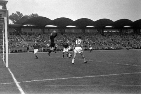 ARH NL Dierssen 1398/0029, Fußballspiel im Niedersachsenstadion, Hannover, 1957