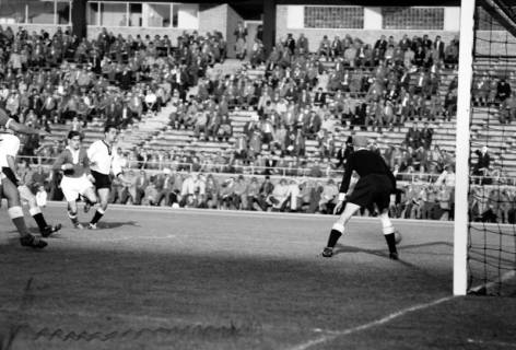 ARH NL Dierssen 1399/0001, Fußballspiel im Niedersachsenstadion, Hannover, 1958