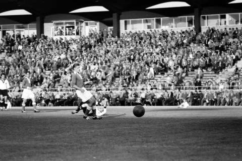 ARH NL Dierssen 1399/0004, Fußballspiel im Niedersachsenstadion, Hannover, 1958