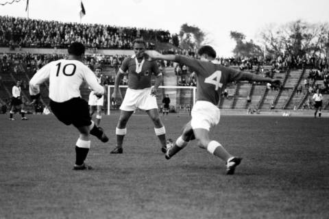 ARH NL Dierssen 1399/0005, Fußballspiel im Niedersachsenstadion, Hannover, 1958