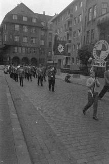 ARH NL Dierssen 1405/0002, Schießsport-Abteilung des Polizei-Sportverein Hannover beim Schützenausmarsch in der Seidelstraße, Hannover, 1960