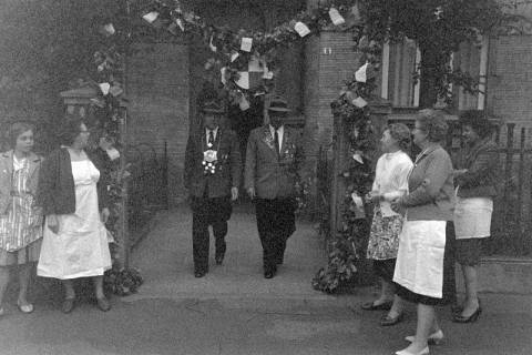 ARH NL Dierssen 1405/0004, Schießsport-Abteilung des Polizei-Sportverein Hannover beim Schützenausmarsch in der Seidelstraße, Hannover, 1960