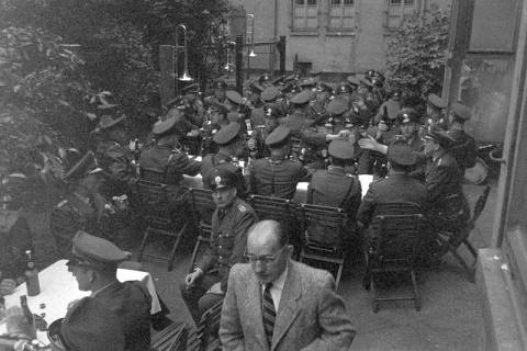 ARH NL Dierssen 1405/0013, Schießsport-Abteilung des Polizei-Sportverein Hannover am Tag des Schützenausmarsches, Hannover, 1960