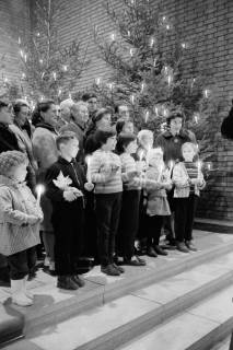 ARH NL Dierssen 1413/0013, Weihnachtssingen in der Kirche, Friedland, 1963