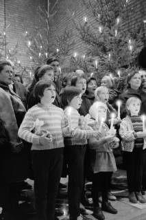 ARH NL Dierssen 1413/0014, Weihnachtssingen in der Kirche, Friedland, 1963