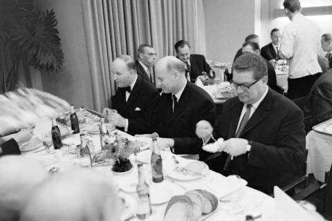 ARH NL Dierssen 1418/0006, Parlamentarischer Abend im Landtag mit Ministerpräsident Georg Diederichs, Finanzminister Jan Eilers, Landtagspräsident Richard Lehners und Presse, Hannover, 1963