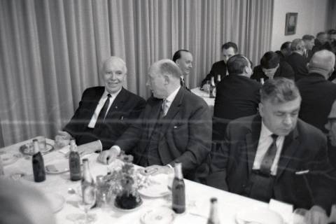 ARH NL Dierssen 1418/0012, Parlamentarischer Abend im Landtag mit Ministerpräsident Georg Diederichs, Finanzminister Jan Eilers, Landtagspräsident Richard Lehners und Presse, Hannover, 1963