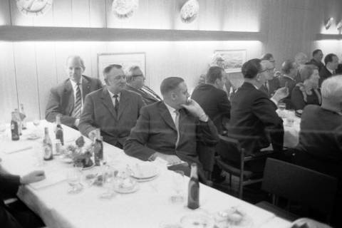 ARH NL Dierssen 1418/0018, Parlamentarischer Abend im Landtag mit Ministerpräsident Georg Diederichs, Finanzminister Jan Eilers, Landtagspräsident Richard Lehners und Presse, Hannover, 1963